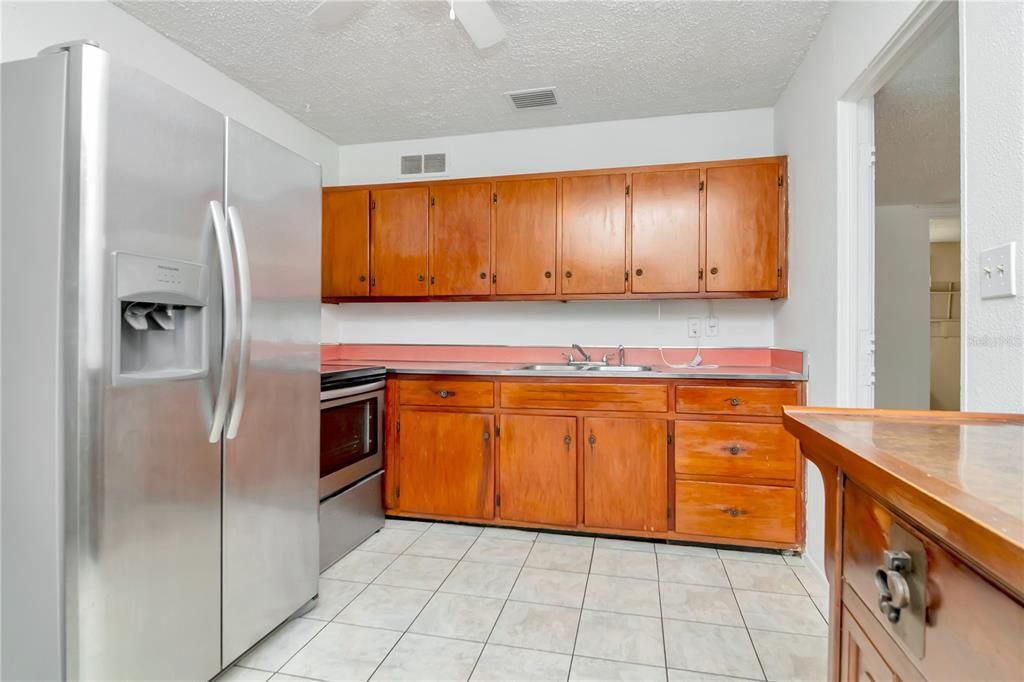 Active With Contract: $274,999 (3 beds, 2 baths, 1248 Square Feet)