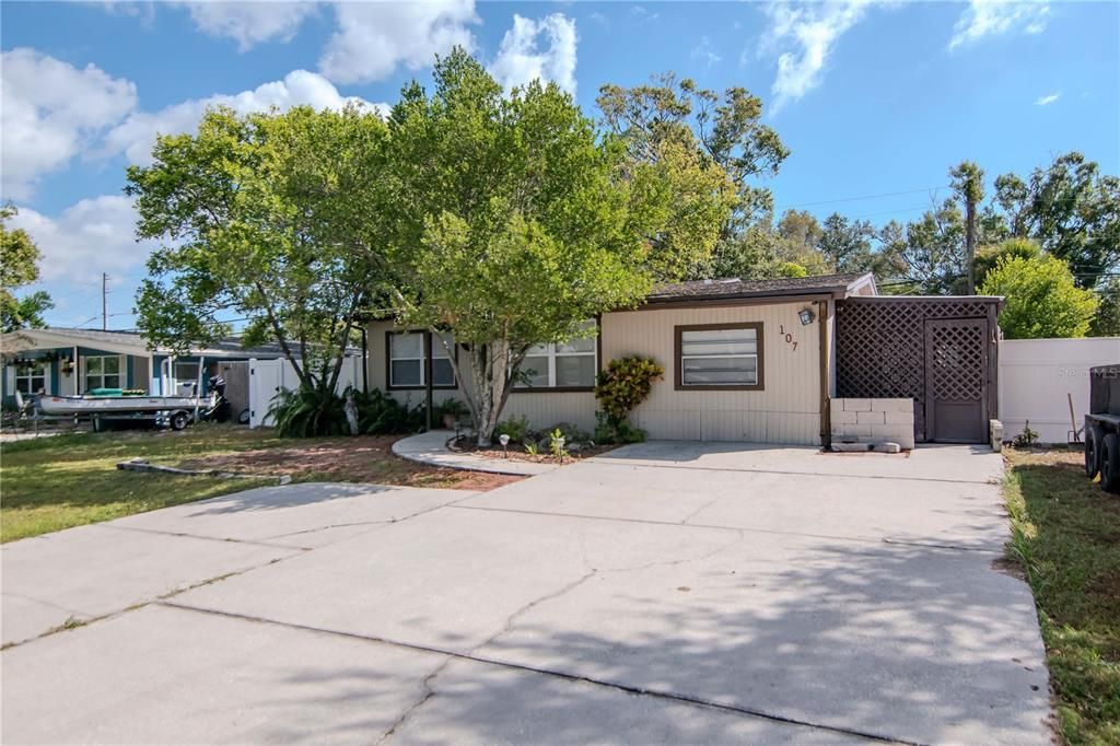 Active With Contract: $274,999 (3 beds, 2 baths, 1248 Square Feet)