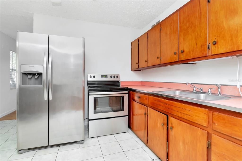 Active With Contract: $274,999 (3 beds, 2 baths, 1248 Square Feet)