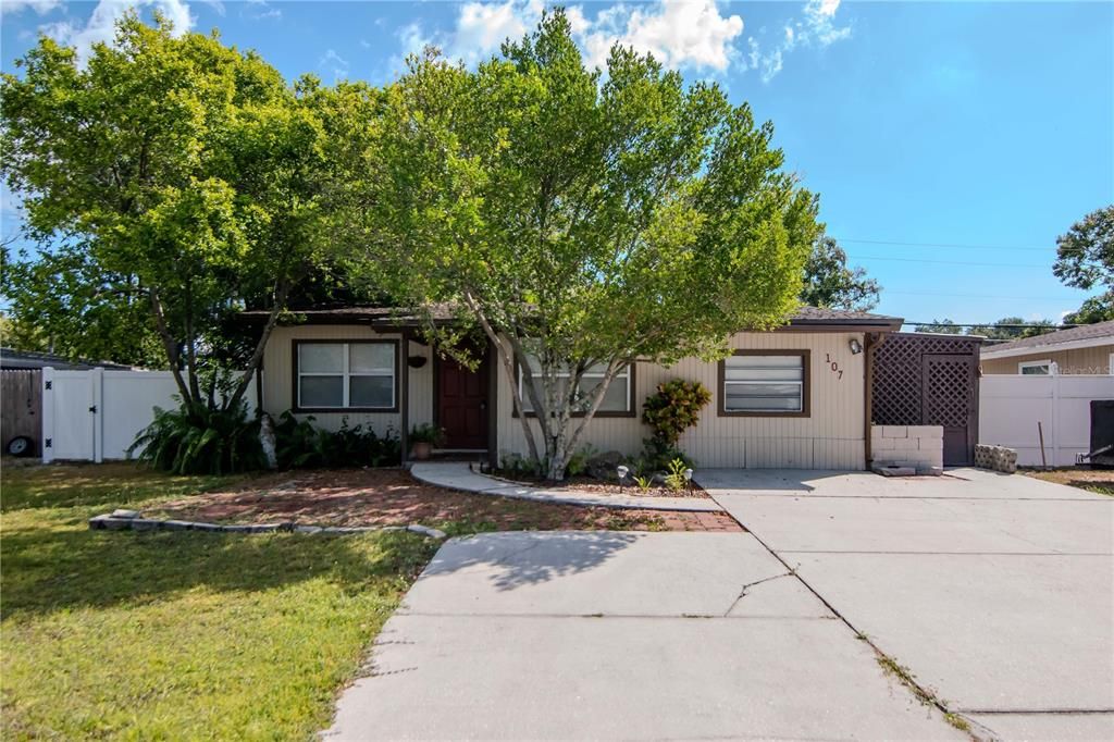 Active With Contract: $274,999 (3 beds, 2 baths, 1248 Square Feet)