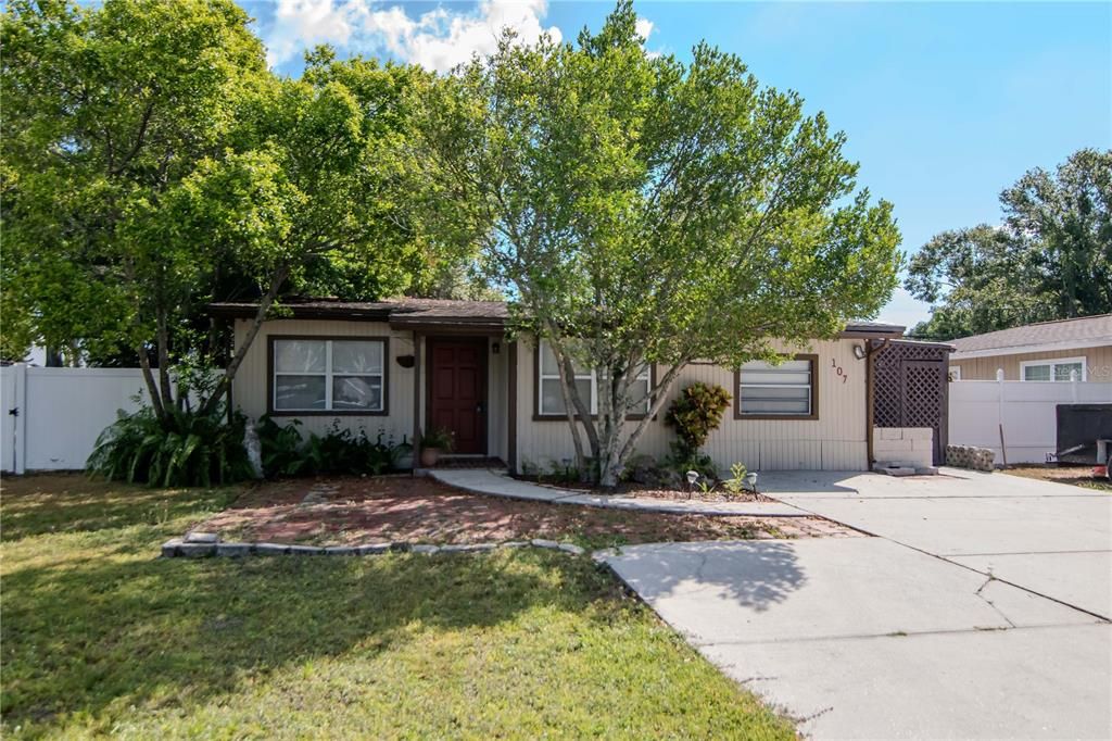 Active With Contract: $274,999 (3 beds, 2 baths, 1248 Square Feet)