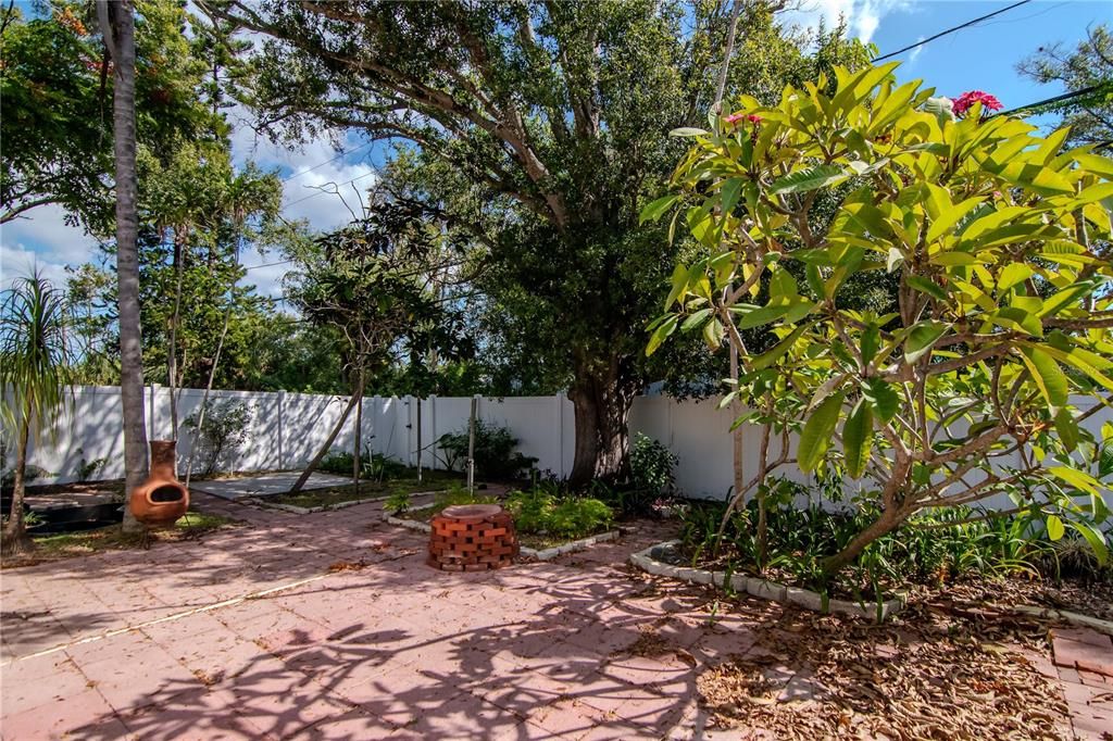 Active With Contract: $274,999 (3 beds, 2 baths, 1248 Square Feet)