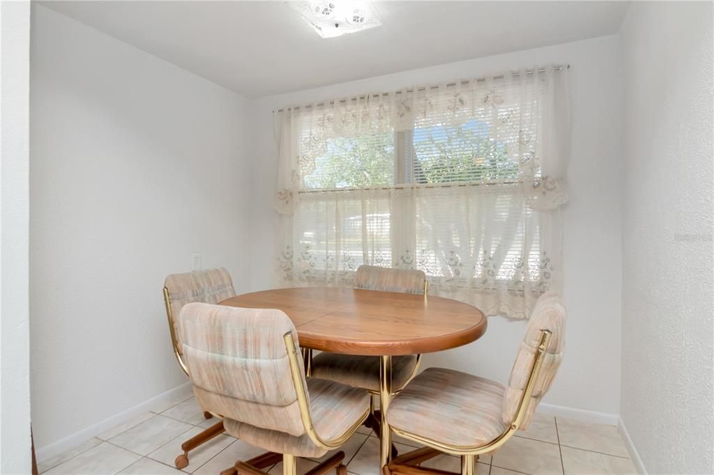 Active With Contract: $274,999 (3 beds, 2 baths, 1248 Square Feet)