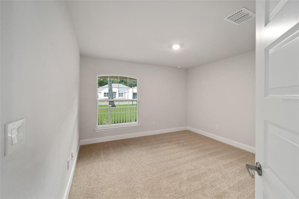 待售: $329,000 (4 贝兹, 2 浴室, 1758 平方英尺)