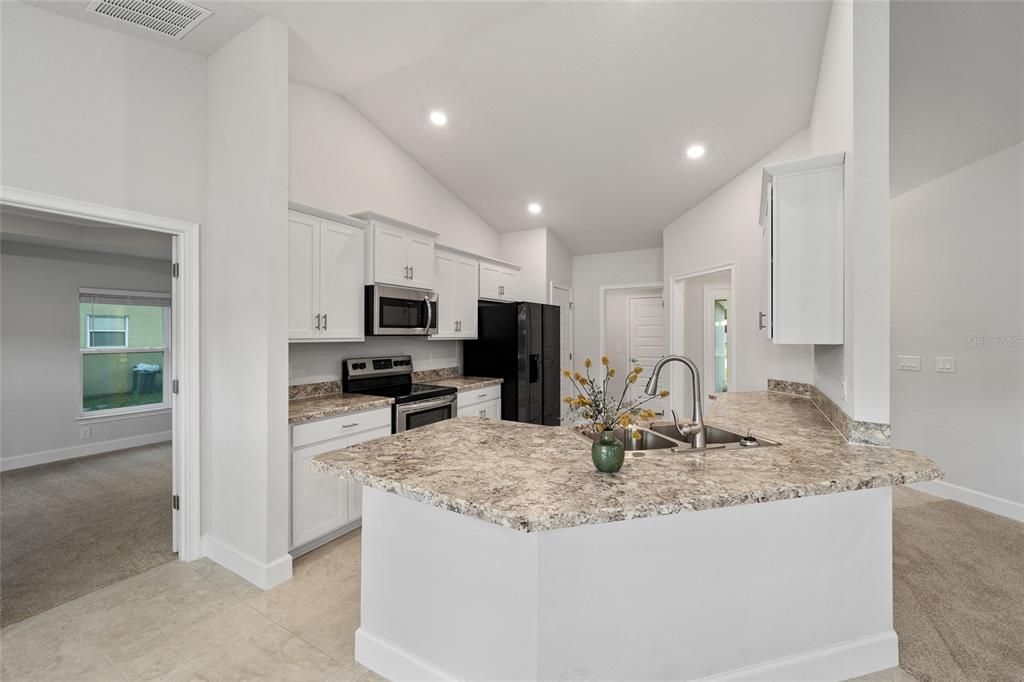 待售: $329,000 (4 贝兹, 2 浴室, 1758 平方英尺)