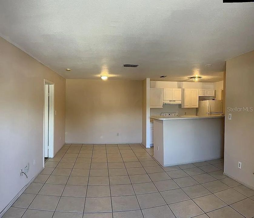 待售: $169,000 (2 贝兹, 2 浴室, 890 平方英尺)