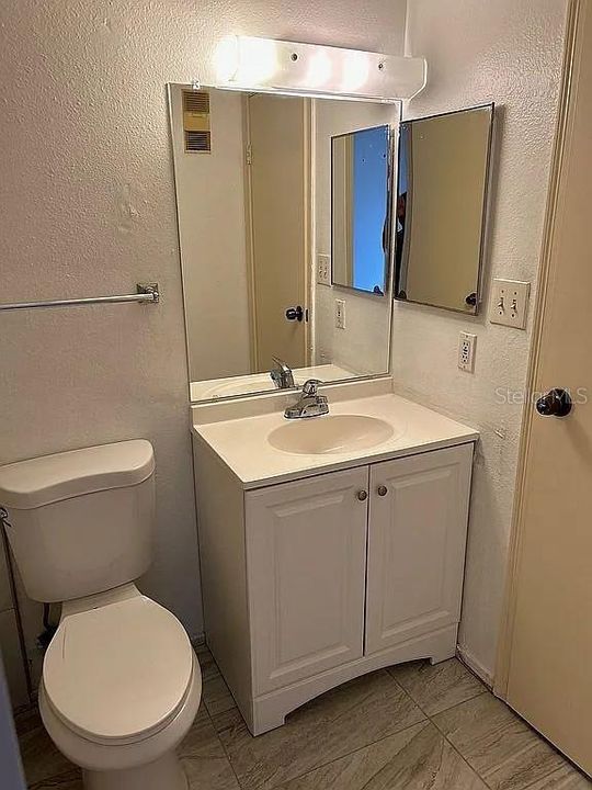 待售: $169,000 (2 贝兹, 2 浴室, 890 平方英尺)