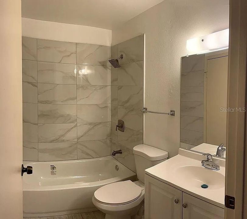 待售: $169,000 (2 贝兹, 2 浴室, 890 平方英尺)