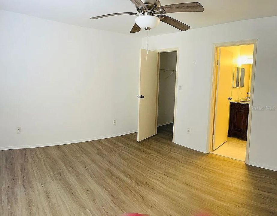 待售: $169,000 (2 贝兹, 2 浴室, 890 平方英尺)