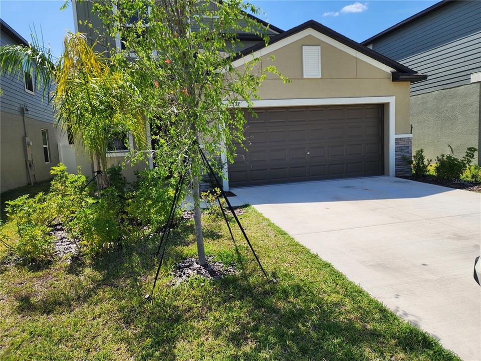 For Rent: $2,700 (5 beds, 2 baths, 2415 Square Feet)