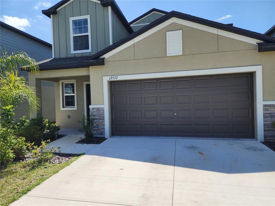 For Rent: $2,700 (5 beds, 2 baths, 2415 Square Feet)