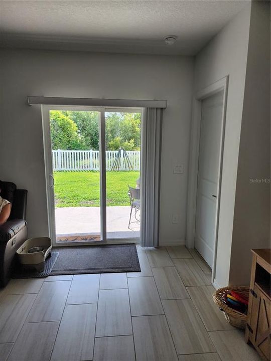 For Rent: $2,700 (5 beds, 2 baths, 2415 Square Feet)