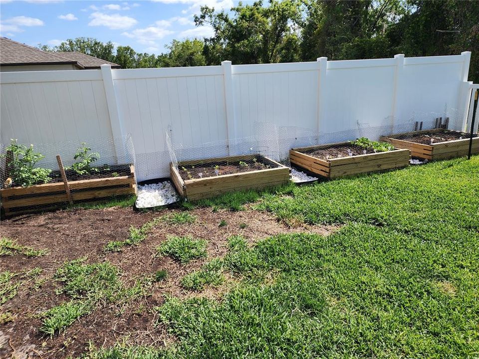 For Rent: $2,700 (5 beds, 2 baths, 2415 Square Feet)