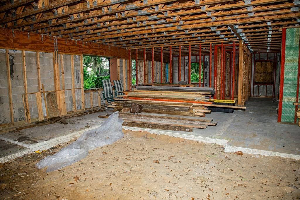 合同活跃: $399,900 (4 贝兹, 4 浴室, 3796 平方英尺)