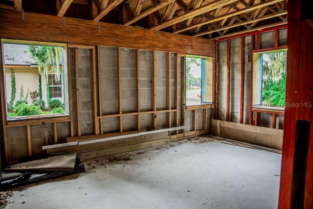 合同活跃: $399,900 (4 贝兹, 4 浴室, 3796 平方英尺)