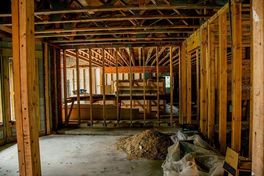 合同活跃: $399,900 (4 贝兹, 4 浴室, 3796 平方英尺)