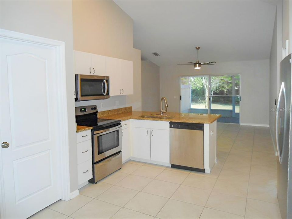 Active With Contract: $314,900 (3 beds, 2 baths, 1439 Square Feet)