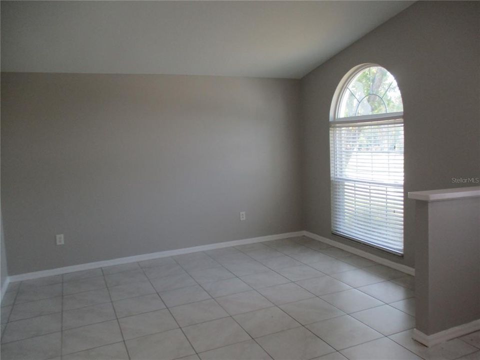 Active With Contract: $314,900 (3 beds, 2 baths, 1439 Square Feet)