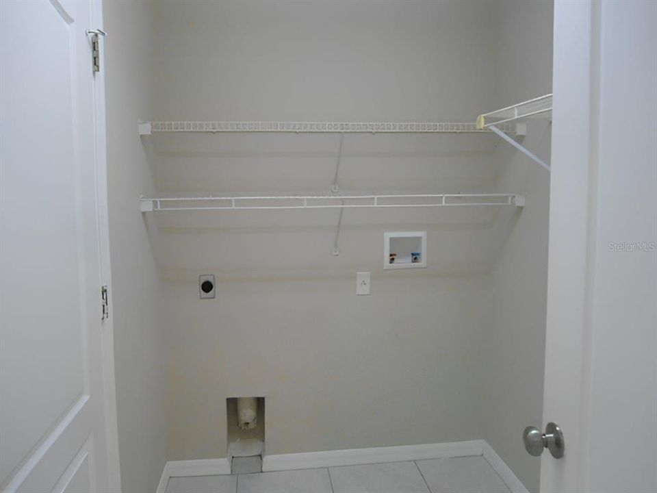 Active With Contract: $314,900 (3 beds, 2 baths, 1439 Square Feet)