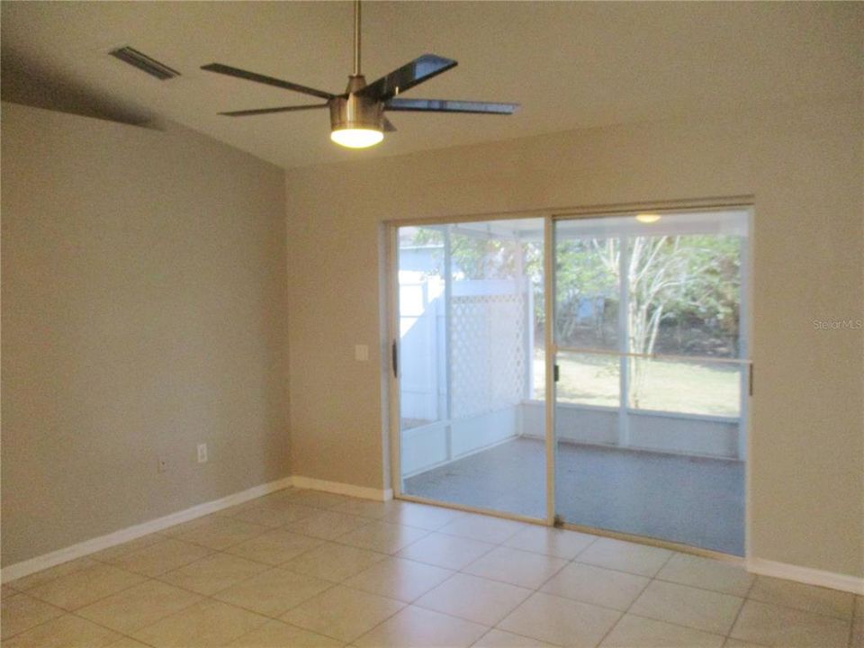 Active With Contract: $314,900 (3 beds, 2 baths, 1439 Square Feet)