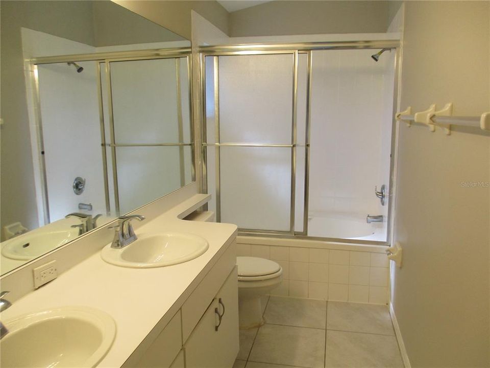 Active With Contract: $314,900 (3 beds, 2 baths, 1439 Square Feet)