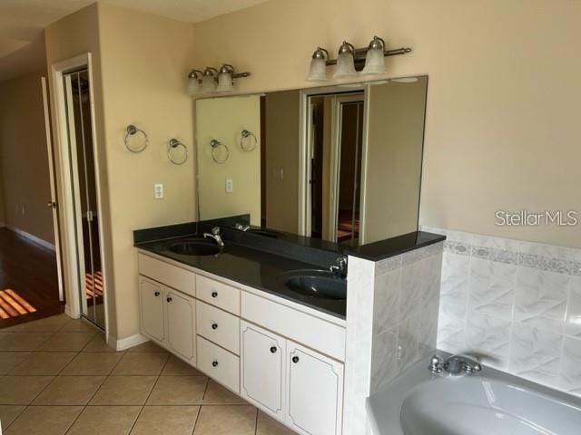 出租: $2,300 (3 贝兹, 3 浴室, 2099 平方英尺)