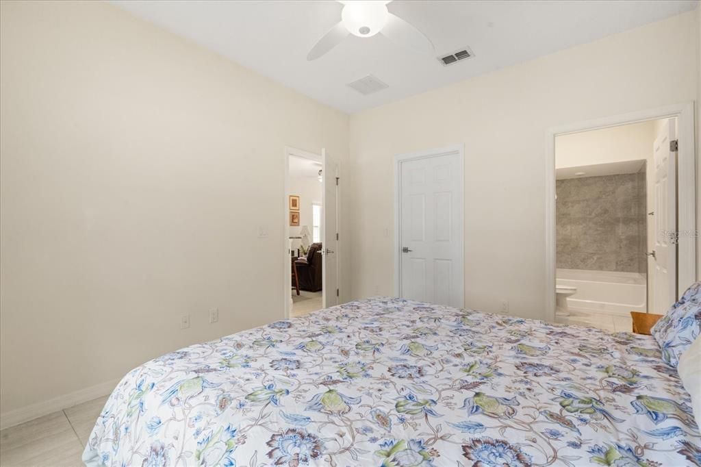 Active With Contract: $2,650 (5 beds, 3 baths, 1604 Square Feet)