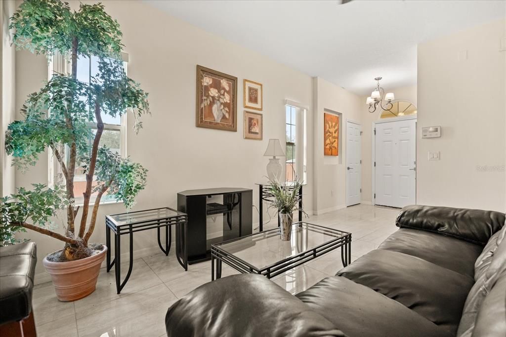 Active With Contract: $2,650 (5 beds, 3 baths, 1604 Square Feet)