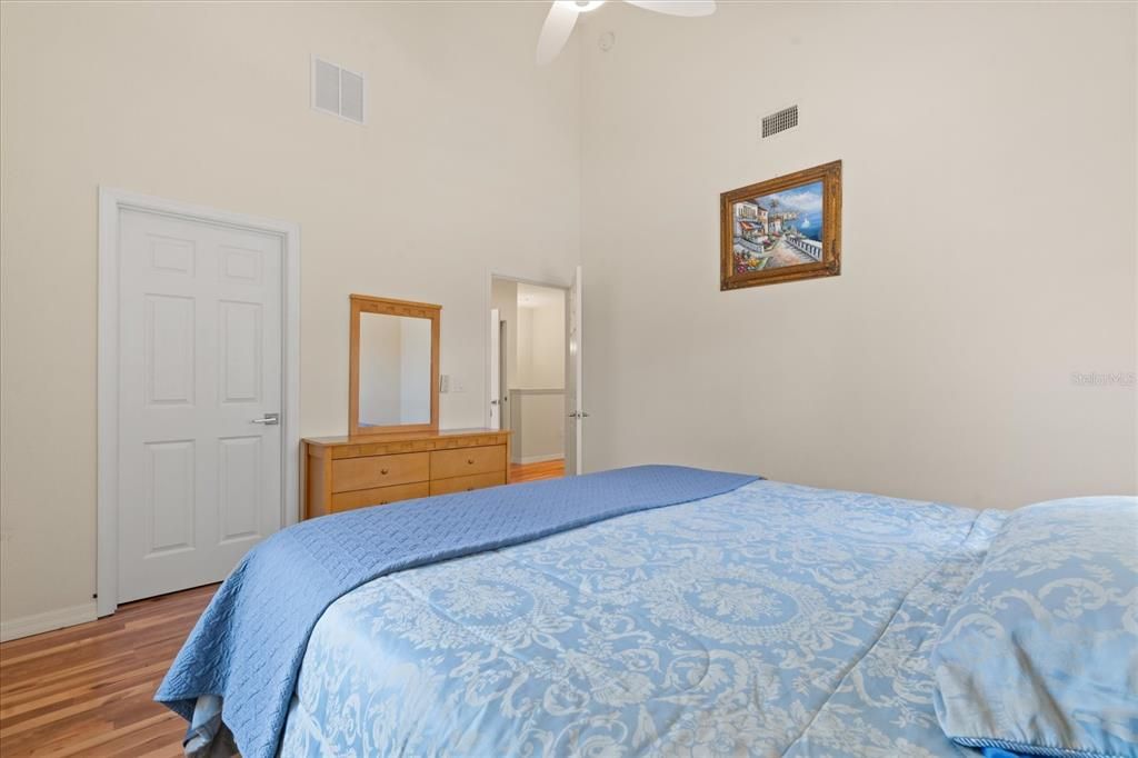 Active With Contract: $2,650 (5 beds, 3 baths, 1604 Square Feet)