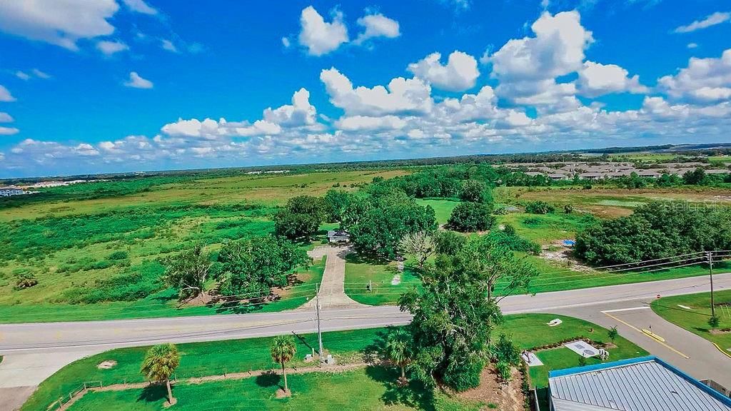 На продажу: $1,490,000 (8.01 acres)