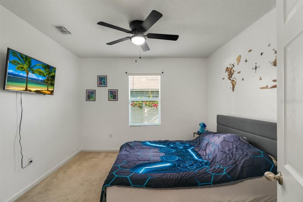 待售: $380,000 (4 贝兹, 2 浴室, 1939 平方英尺)