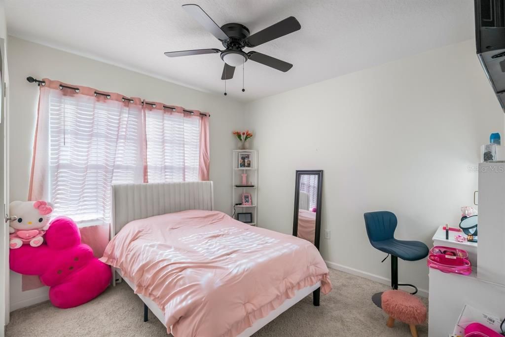 待售: $380,000 (4 贝兹, 2 浴室, 1939 平方英尺)