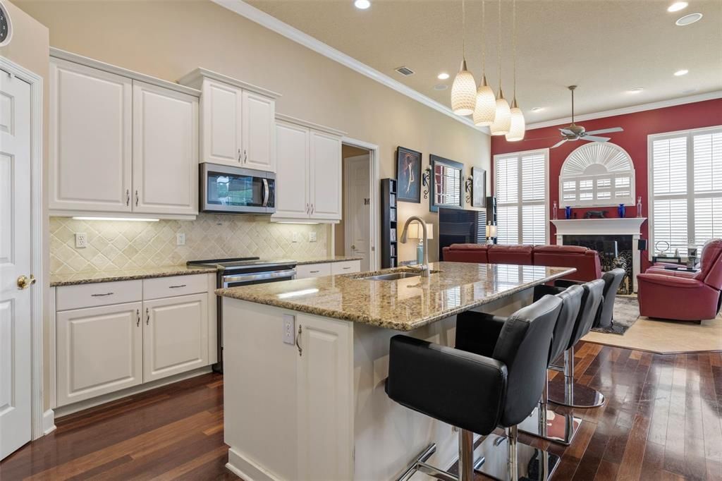 待售: $725,000 (4 贝兹, 2 浴室, 2652 平方英尺)