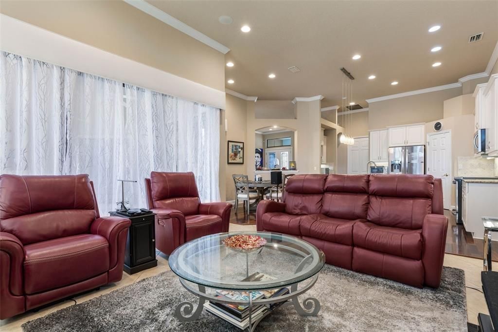 待售: $725,000 (4 贝兹, 2 浴室, 2652 平方英尺)