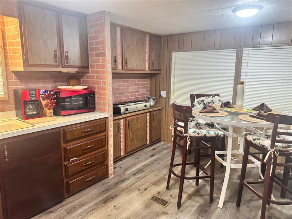 待售: $115,000 (3 贝兹, 2 浴室, 1520 平方英尺)