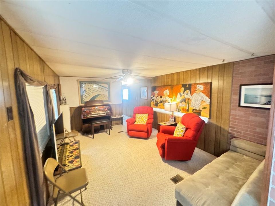 待售: $115,000 (3 贝兹, 2 浴室, 1520 平方英尺)