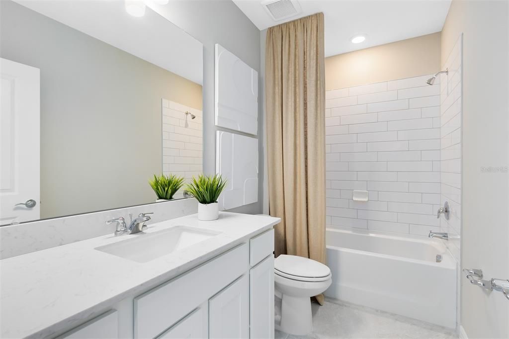 合同活跃: $599,990 (5 贝兹, 3 浴室, 2603 平方英尺)