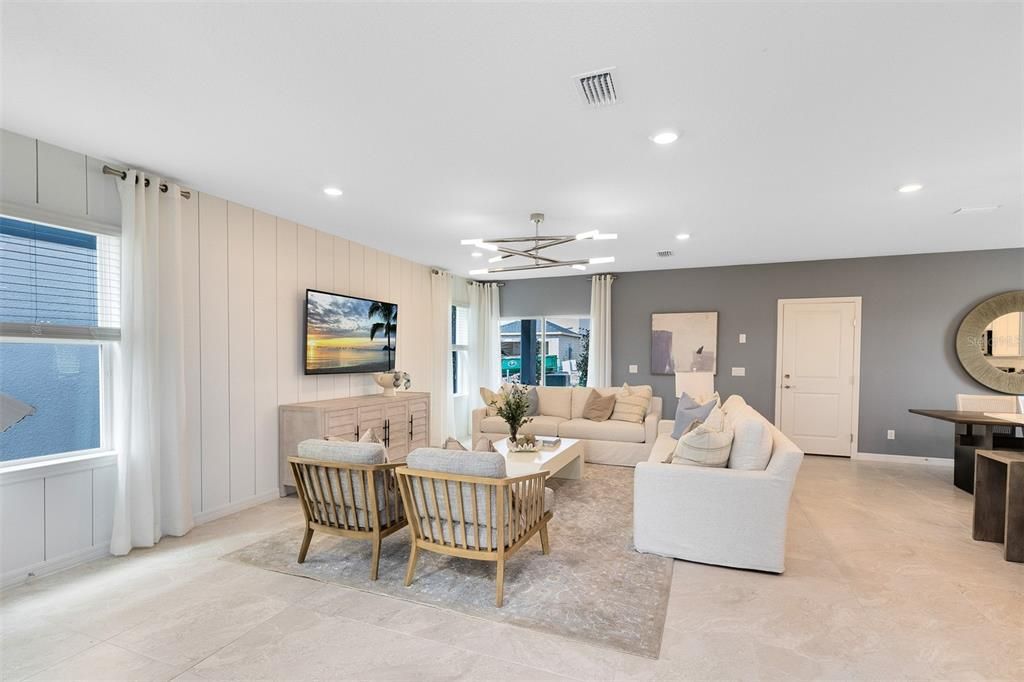 合同活跃: $599,990 (5 贝兹, 3 浴室, 2603 平方英尺)