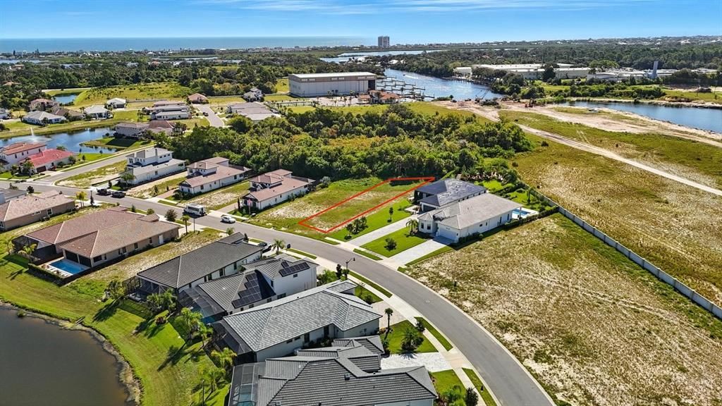 На продажу: $159,900 (0.27 acres)