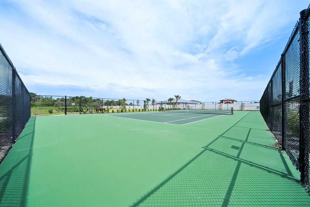 На продажу: $159,900 (0.27 acres)