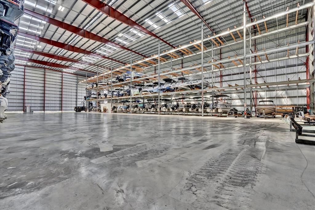 На продажу: $159,900 (0.27 acres)