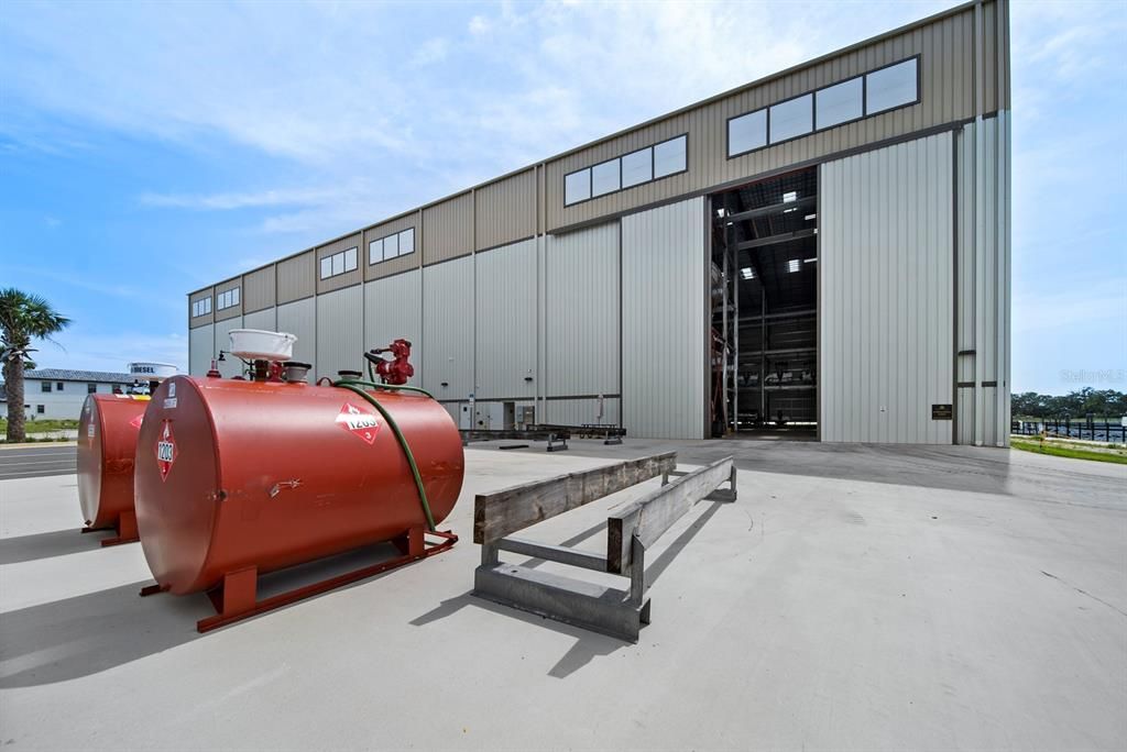 На продажу: $159,900 (0.27 acres)