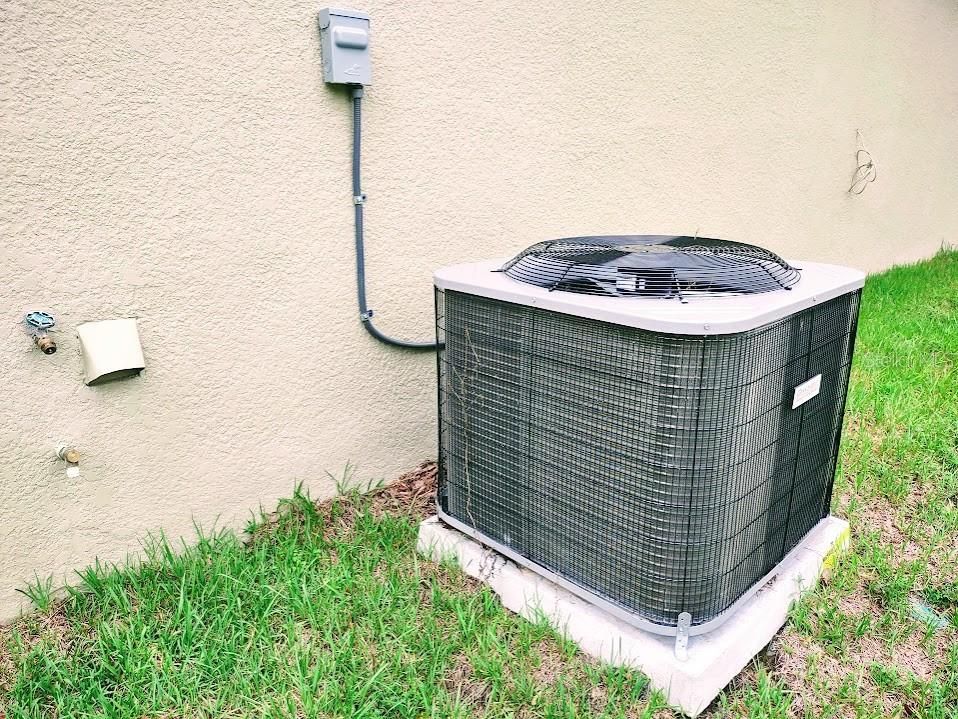 For Sale: $249,995 (4 beds, 2 baths, 1912 Square Feet)