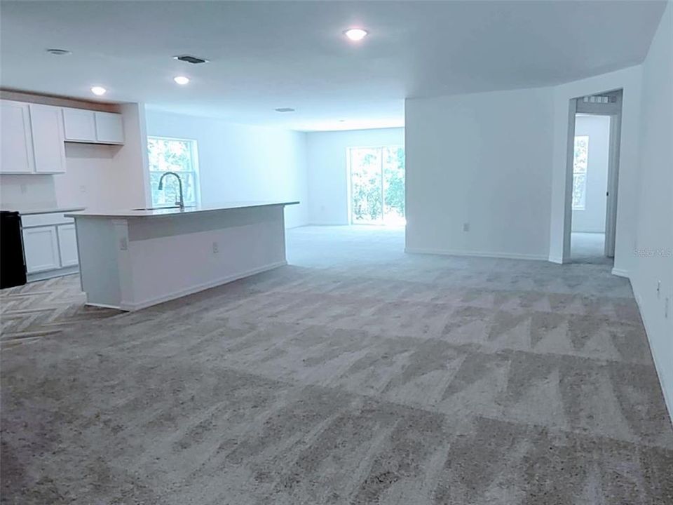 For Sale: $249,995 (4 beds, 2 baths, 1912 Square Feet)