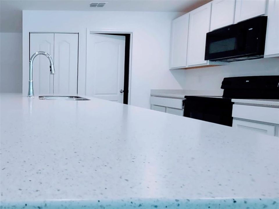 For Sale: $249,995 (4 beds, 2 baths, 1912 Square Feet)