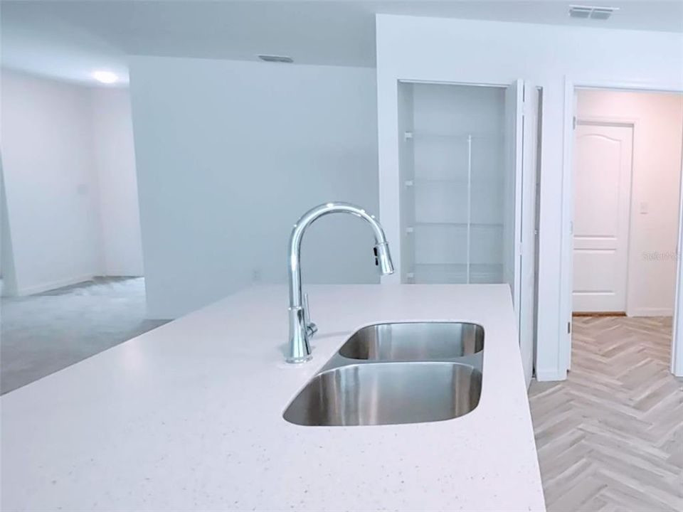 For Sale: $249,995 (4 beds, 2 baths, 1912 Square Feet)