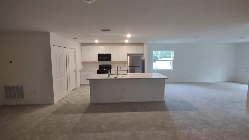 For Sale: $249,995 (4 beds, 2 baths, 1912 Square Feet)