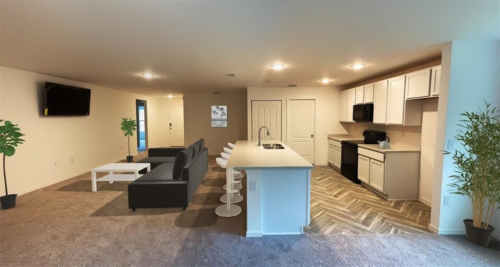 For Sale: $249,995 (4 beds, 2 baths, 1912 Square Feet)