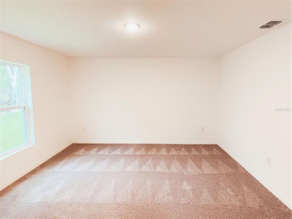 For Sale: $249,995 (4 beds, 2 baths, 1912 Square Feet)