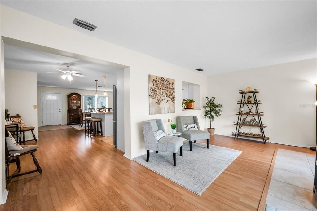 Activo con contrato: $329,999 (2 camas, 1 baños, 1204 Pies cuadrados)